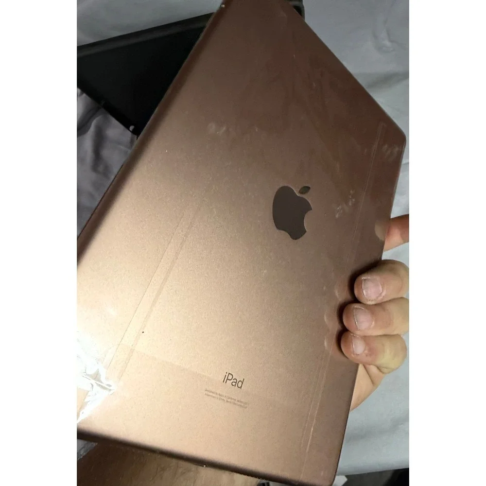 Apple iPad 8th Gen A2270 32GB Rose Gold with Bluetooth Keyboard Case Bundle